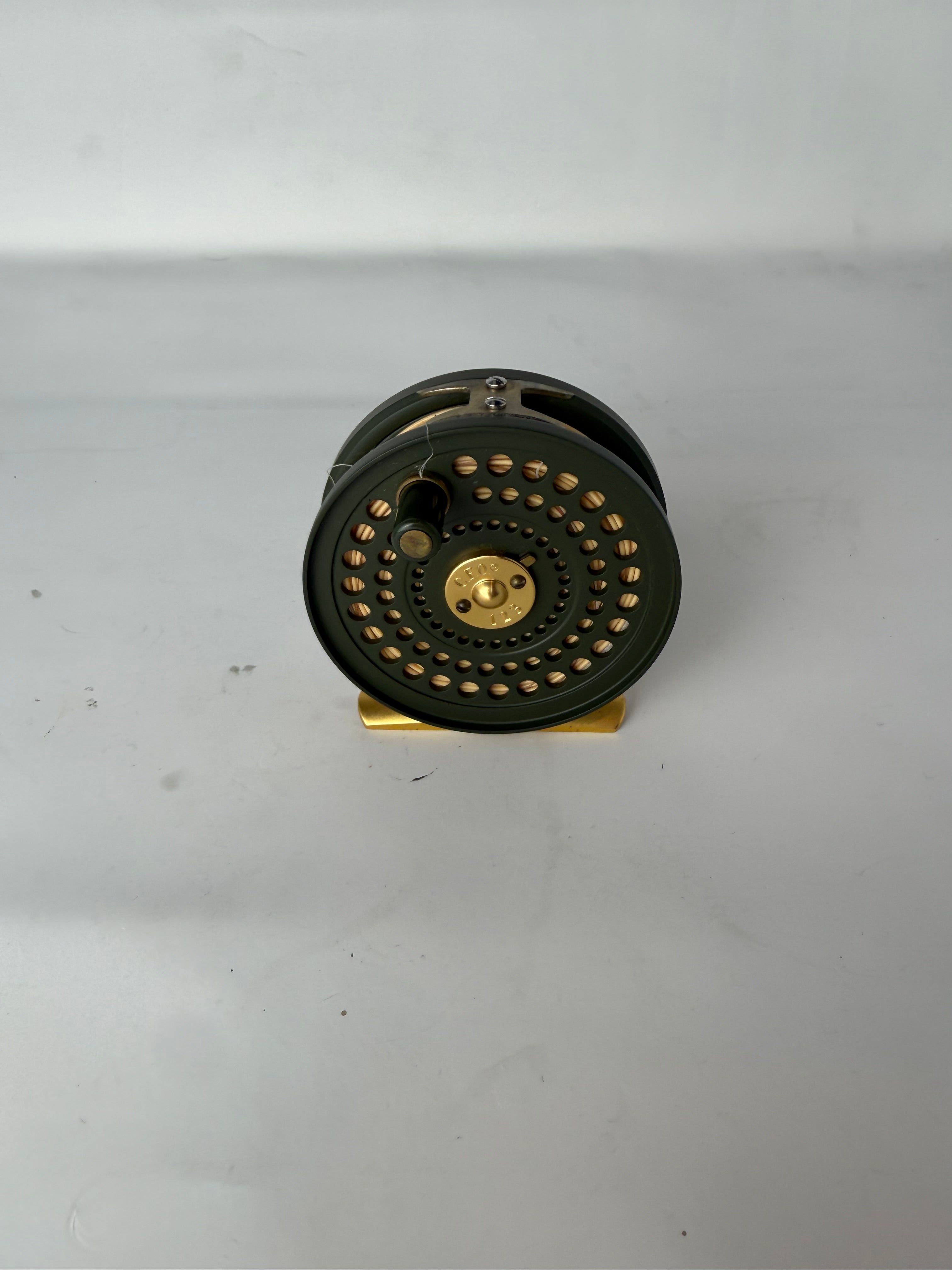 Used Orvis CFO 1-2-3 Reel Green