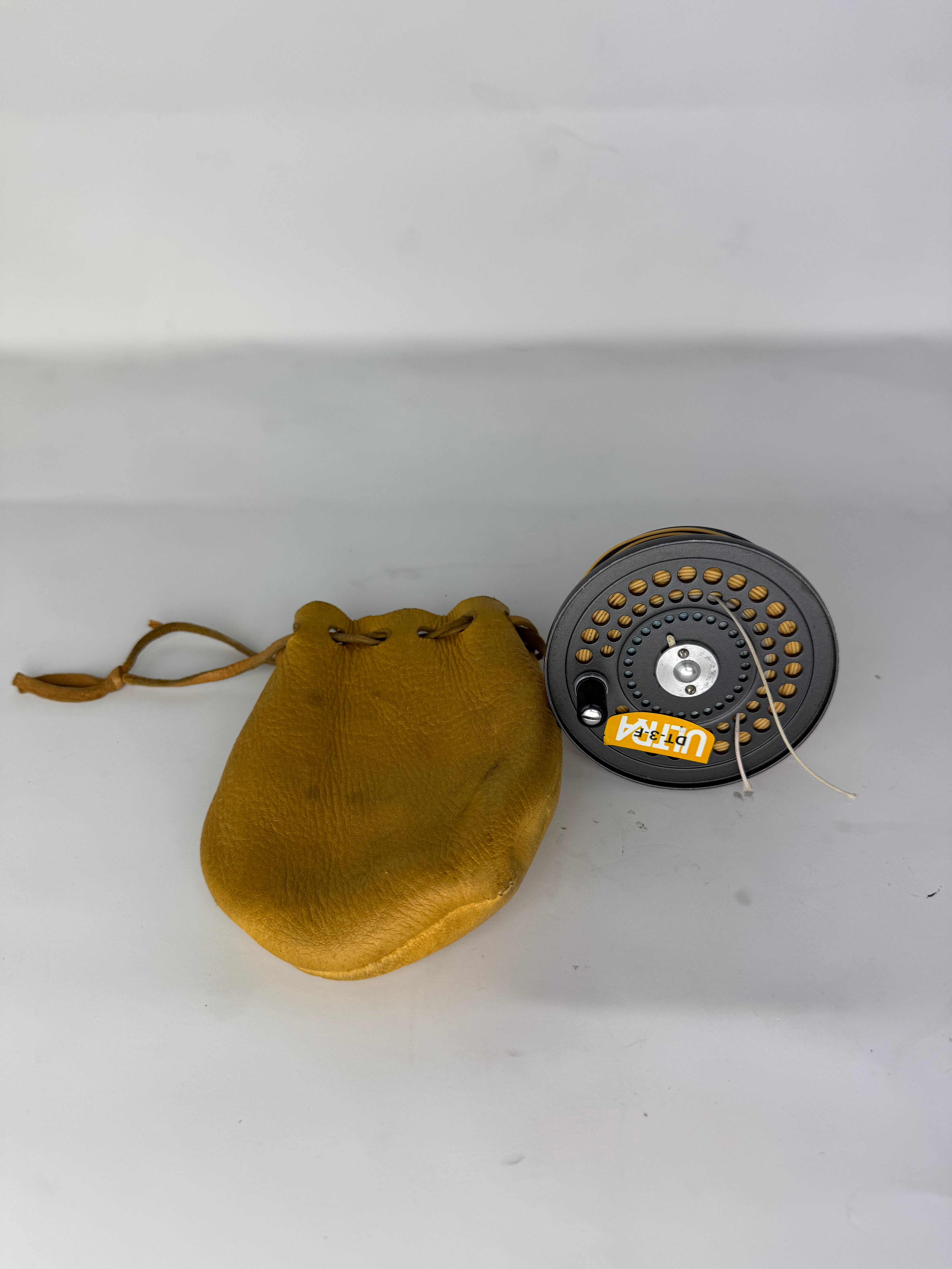 Used Orvis CFO 4 Spool Grey